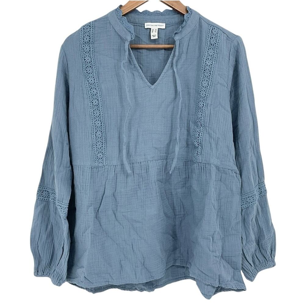 DENIM & CO CANYON RETREAT NWOT Long Sleeve V Neck Lace Trim Top Blue Size XS